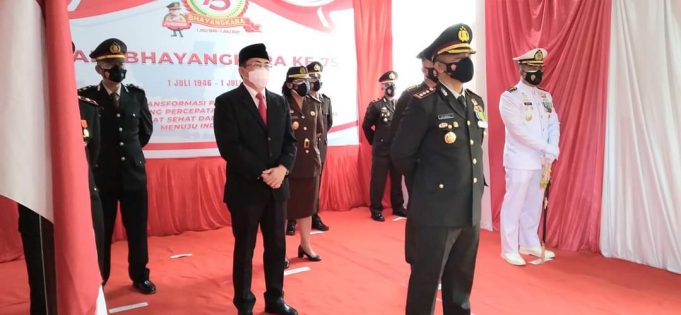 Hadiri HUT Bhayangkara ke-75, Andrei Angouw Ajak Sukseskan Vaksinasi Hebat
