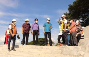 Wali Kota Andrei Angouw Kunjungi Proyek Penataan Pantai Malalayang