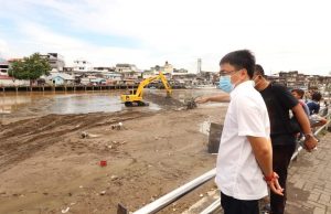 Wali Kota Manado Manfaatkan Hari Libur Tinjau Normalisasi Sungai