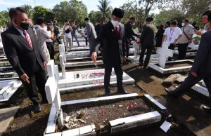 Wali Kota dan Wakil Wali Kota Manado Ziarah Di TMP Kairagi