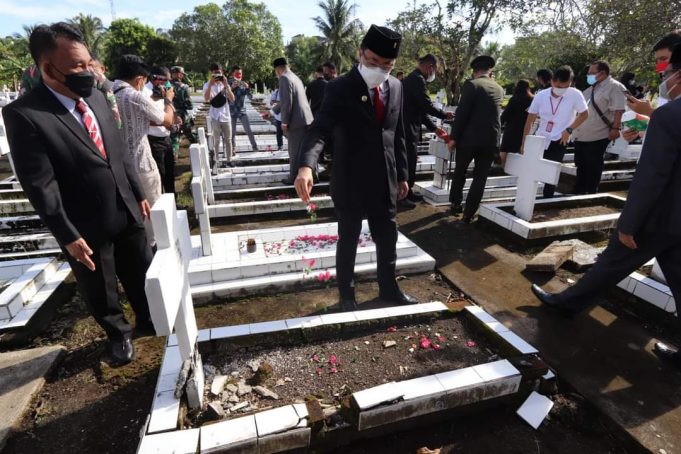 Wali Kota dan Wakil Wali Kota Manado Ziarah Di TMP Kairagi