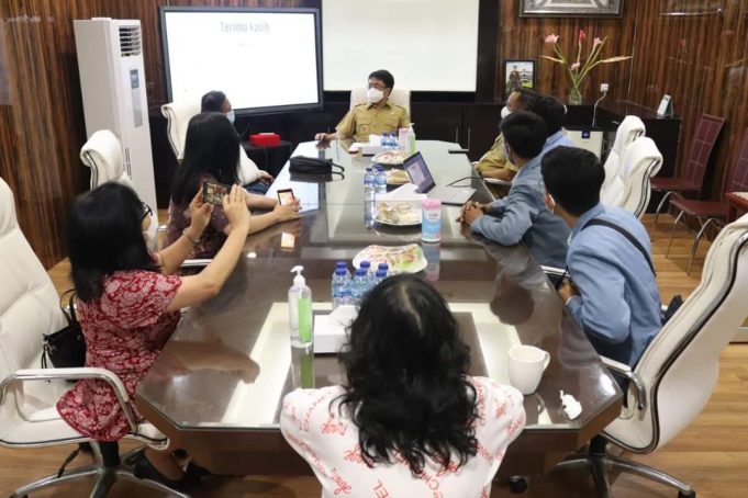 Mahasiswa Unsrat Belajar Penanganan Sampah Kepada Wali Kota Manado