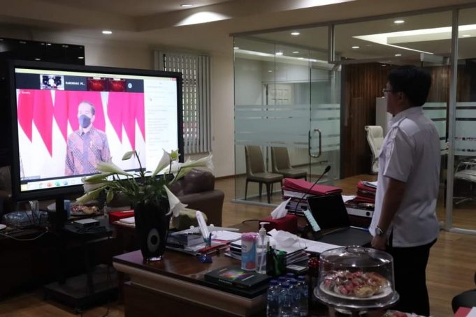 Wali Kota Manado Mengikuti Rakornas Pengendalian Inflasi Secara Virtual Dengan Presiden