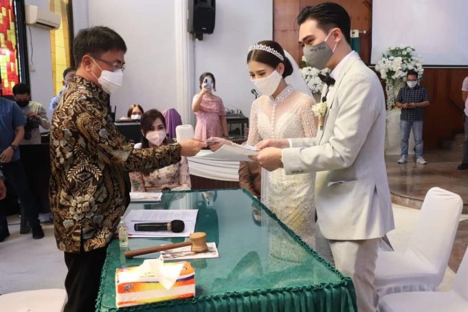 Wali Kota Andrei Angouw Jadi Pencatat Nikah Di Gereja GMIM Sion Ranomuut