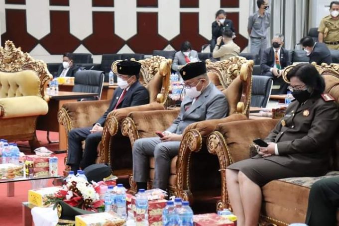 Dengarkan Pidato Kenegaraan, Wali Kota dan Wakil Wali Kota Hadiri Rapat Paripurna DPRD Manado