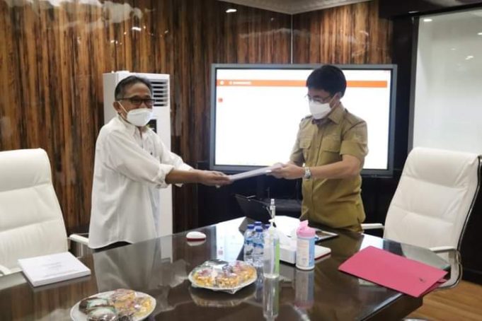 Wali Kota Andrei Angouw Terima ‘Buku Putih’ Soal Fakta Reklamasi