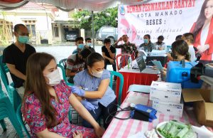 Jurani Rurubua Manfaatkan Masa Reses II 2021 Dengan Pelayanan Vaksinasi