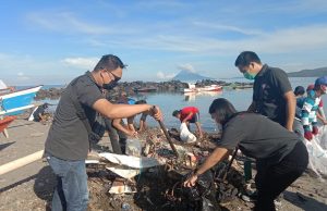Peringatan HUT ke-57 Provinsi Sulut, APM dan DLH Manado Gelar Aksi Bersih Pantai