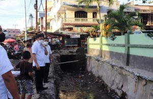 Wali Kota Manado Tinjau Lokasi Perbaikan Drainase Di Ranotana dan Pasar Karombasan