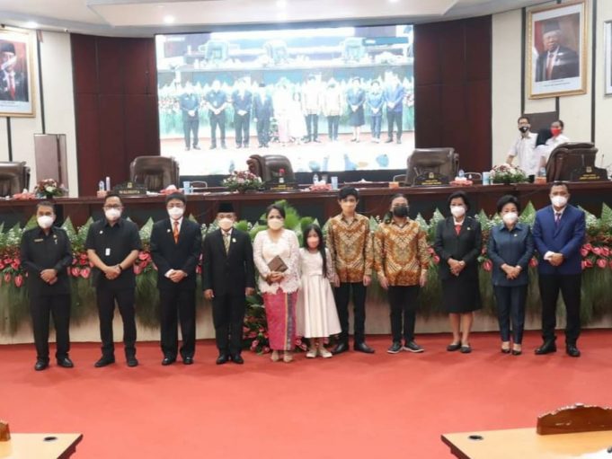 Wali Kota dan Wakil Wali Kota Manado Hadiri Rapat Paripurna PAW DPRD Kota Manado