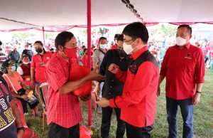 Baksos DPC PDIP Manado di Sindulang Bantu Para Nelayan