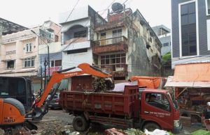 Saling Koordinasi, DLH Bantu PD Pasar Manado Angkut Sampah di Pasar Bersehati dan Pinasungkulan
