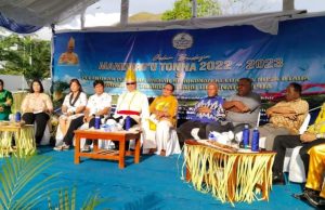 Bupati E2L Hadiri Ritual Adat Manduru’u Tonna Warga Nusa Utara di Papua