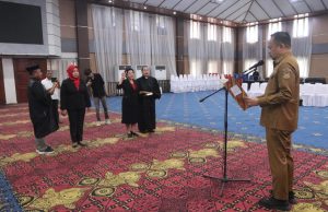 Wakil Wali Kota Richard Sualang Lantik Dua Kepala SMP Baru di Manado