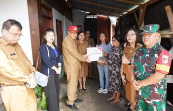 Bupati Minahasa Serahkan Bantuan Kepada Dua Keluarga Korban Bencana Alam