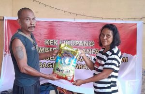 Sukseskan KEK Likupang, Estefanus Takumansang Bagikan Bantuan Pangan Kepada Masyarakat di Desa Kinunang