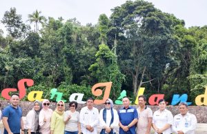 Tatong Bara Kagumi Keindahan Pulau Sara