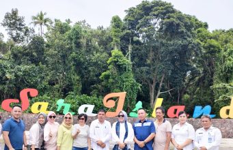 Tatong Bara Kagumi Keindahan Pulau Sara