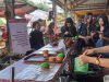 Sejumlah Mahasiswa Polimdo Dorong Pelaku UMKM di Pasar Tomohon Manfaatkan Medsos