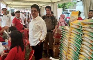 Pimwil Bulog SulutGo Tinjau Langsung Gerakan Pangan Murah di Perkamil