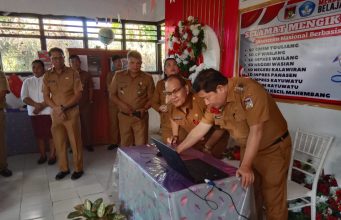 Pj Bupati Jemmy Kumendong Buka ANBK di SD GMIM Touliang Kakas Barat