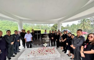 Pj Bupati Minahasa Bersama Jajaran Ziarah Ke Makam Para Mantan Bupati dan Wakil Bupati
