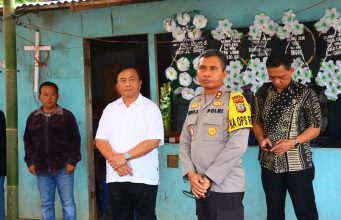 Kapolres Minahasa Dampingi Ketua Harian Kompolnas Kunjungi Keluarga Almarhum Elvis Wagey