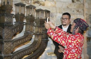 Laroma Ikut Nyalakan Lilin Perdamaian Di Perayaan Hanukkah Umat Yahudi Minahasa