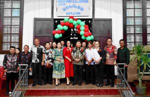 Pj Bupati Minahasa Beribadah Di Gereja Tua GMIM Galilea Watumea
