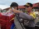 Pimpin Apel Pagi, Kapolres Minahasa Serahkan Rompi Bhabinkamtibmas
