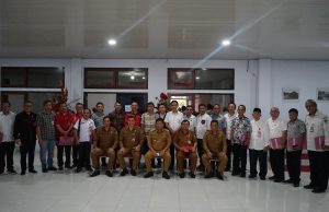 Pj Bupati Minahasa Serahkan SK 32 Staf Khusus