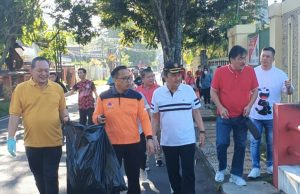 Sekkot Manado Kerahkan ASN dan THL Laksanakan Jumat Pagi Jalan Sehat Angkat Sampah