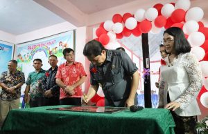 Pj Bupati Minahasa Resmikan Gedung Serbaguna Desa Talikuran Tompaso
