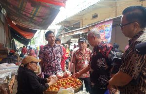 Pastikan Ketersediaan Bapok, TPID Minahasa Sidak di Pasar Langowan