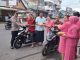 Polsek Langowan dan Bhayangkari Ranting Langowan Bagikan Takjil
