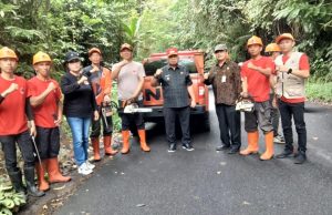 Bupati Minahasa Tinjau Langsung Pembersihan Pohon di Ruas Jalan Tondano-Remboken