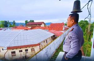 Kalapas Tondano Kontrol Kebersihan di Luar Tembok Lapas dan Tinjau Pos Menara Atas