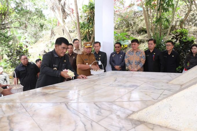 Bupati Minahasa Dampingi Gubernur Sulut Ikuti Upacara Ziarah di Makam Pahlawan Nasional Sam Ratulangi