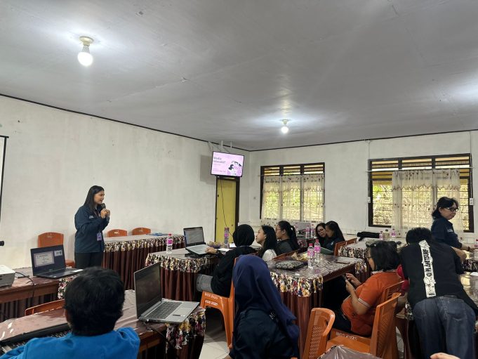 Jurusan Matematika UNIMA Gelar Pelatihan Pemanfaatan Media Interaktif Kepada Guru SMPN 3 Tomohon