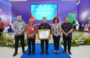 Bupati Minahasa Terima Penghargaan dari Menteri Hukum RI Pada Pengukuhan Kakanwil Kemenkum Sulut