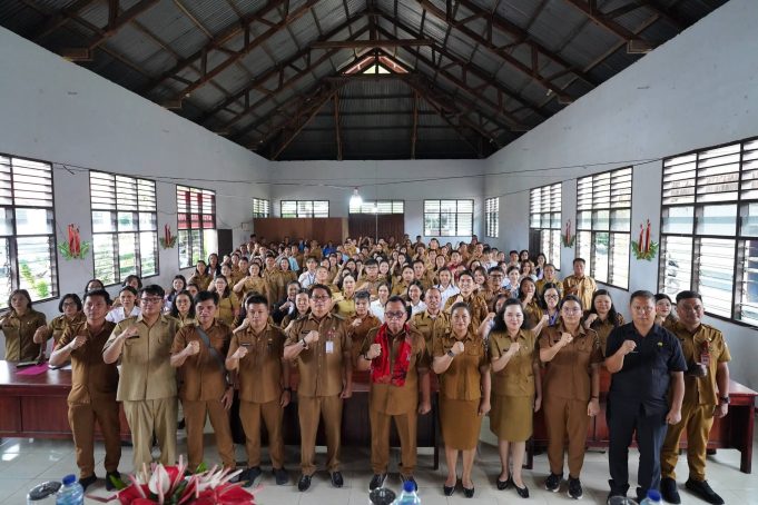 Buka Rapat Teknis TKA, Bupati Minahasa Minta Para Guru Proaktif Dampingi Siswa