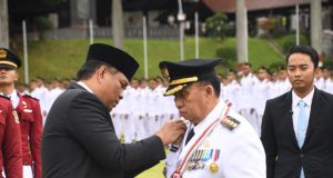 Bupati Minahasa Terima Penghargaan Kartika Pamong Praja Muda dan Alumni Kehormatan dari IPDN