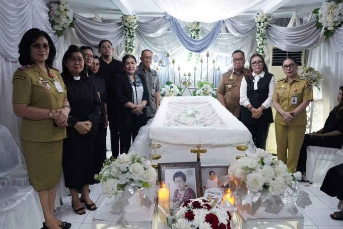 Jajaran Pemkab Melayat Atas Meninggalnya Ibunda Mantan Bupati Minahasa Royke Roring
