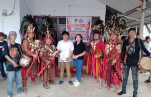 Martsindy Rasuh Resmi Mendaftar Bakal Calon Hukum Tua Desa Rumengkor Satu