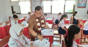 Buka Soal USAJ di SMP Negeri 4 Tondano, Ini Pesan Bupati Minahasa Kepada Para Siswa