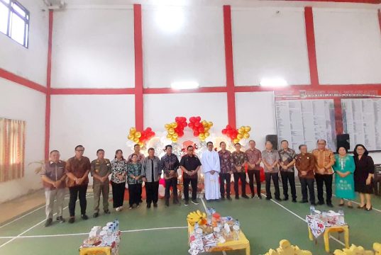 Bupati Robby Dondokambey Resmikan Kantor Desa dan Gedung Serba Guna Tolok Satu