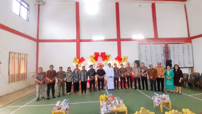 Bupati Robby Dondokambey Resmikan Kantor Desa dan Gedung Serba Guna Tolok Satu