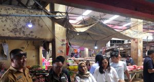 Senator Stefanus Liow Sidak Pasar Tondano, Awasi Harga dan Distribusi Pangan Bulog