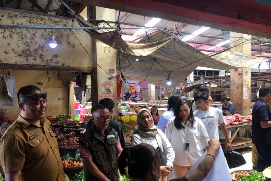 Senator Stefanus Liow Sidak Pasar Tondano, Awasi Harga dan Distribusi Pangan Bulog