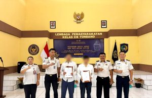 Dua Warga Binaan Lapas Tondano Terima Remisi Khusus Hari Raya Waisak 2570 BE